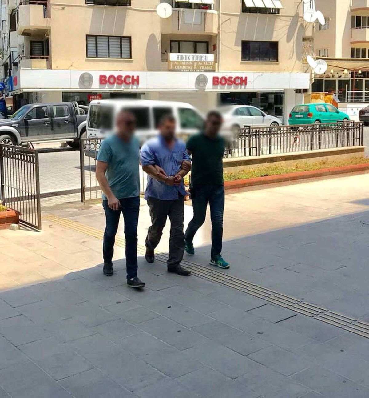 Kuşadası\'nda Çeşitli Suçlardan Aranan 2 Kişi Yakalandı