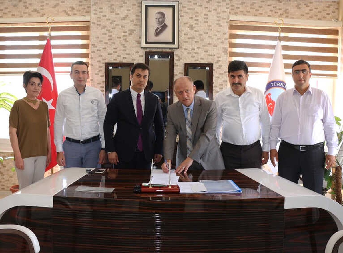 Manisa\'da "Kanalda Yüzme Havuzda Yüz" Projesi