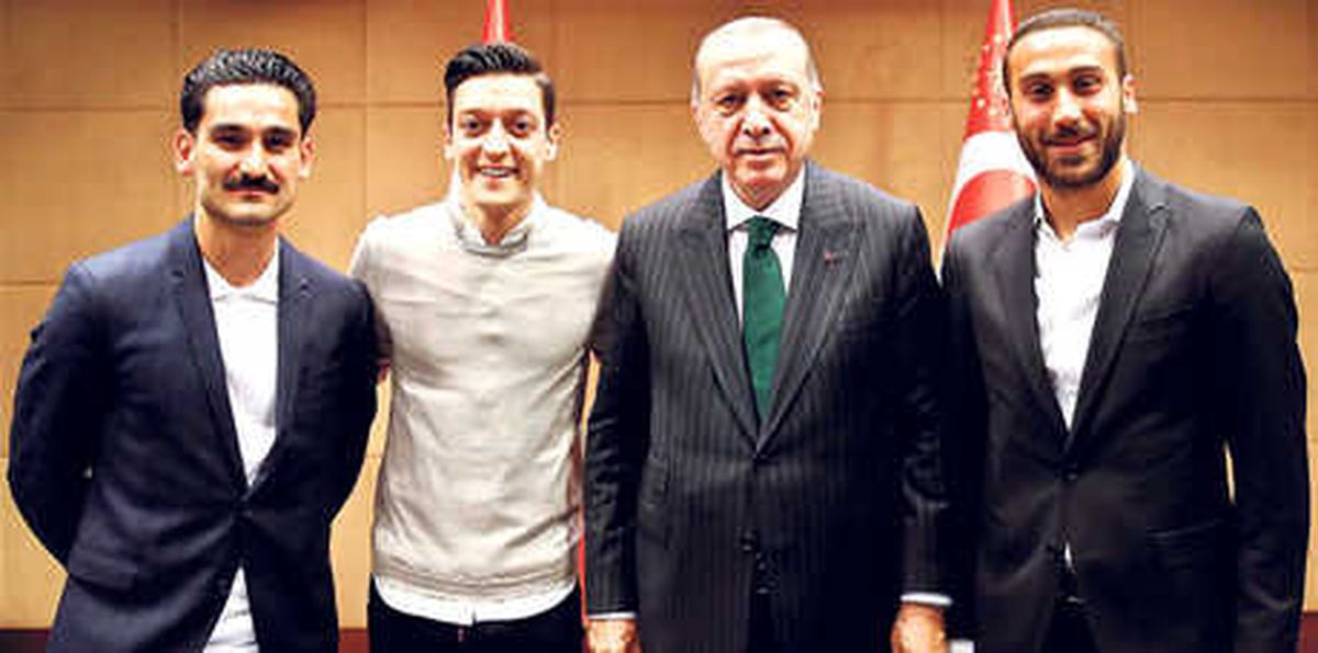 Mesut Özil\'den Tarihi Tokat