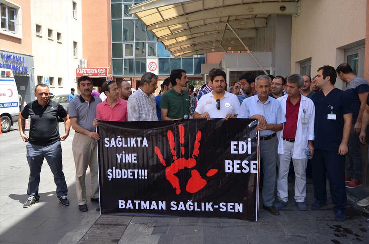 Sağlık Çalışanlarına Şiddet Protesto Edildi
