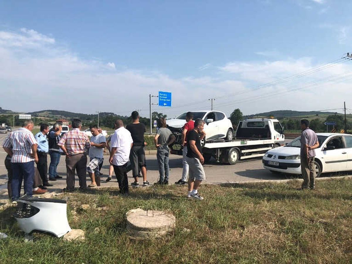 Sakarya\'da Trafik Kazası: 2 Yaralı