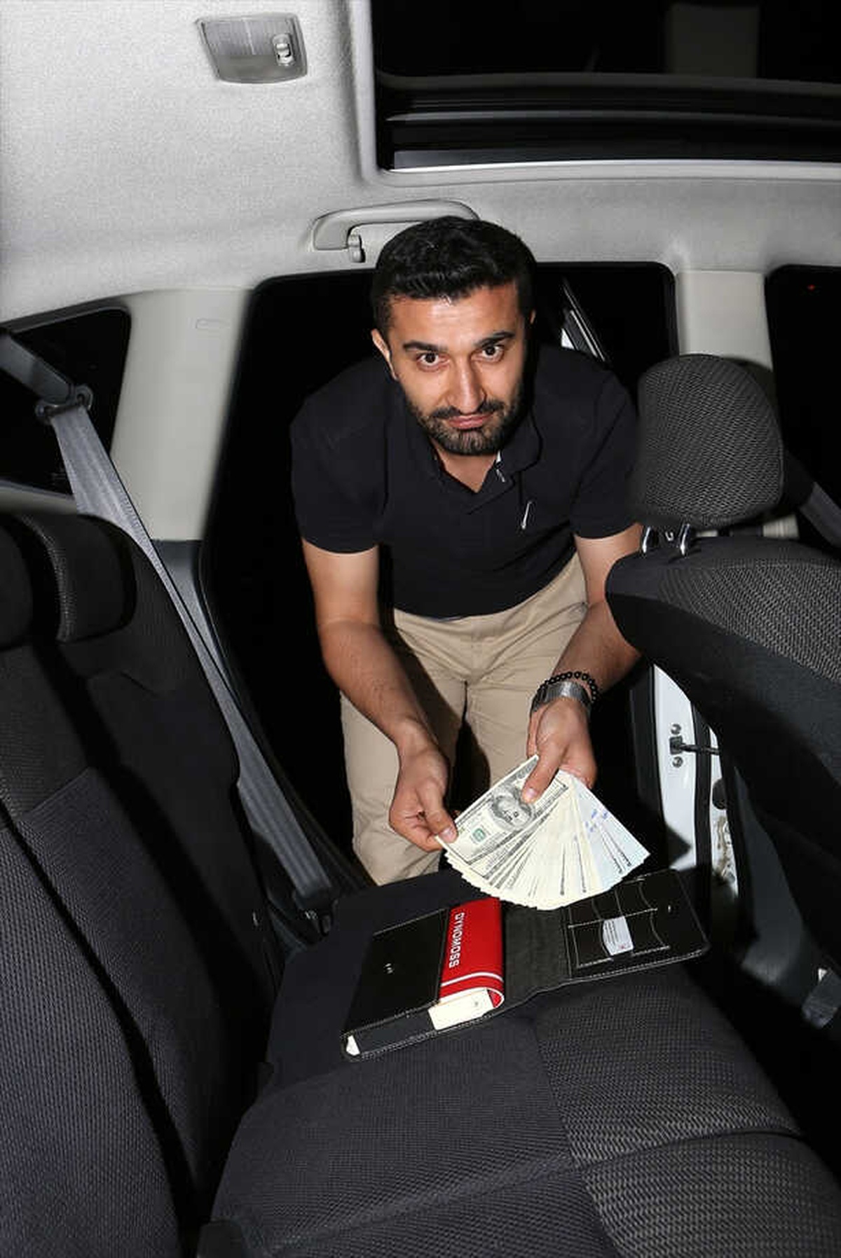 Sattığı Otomobilde Unuttuğu Parasına İki Hafta Sonra Kavuştu