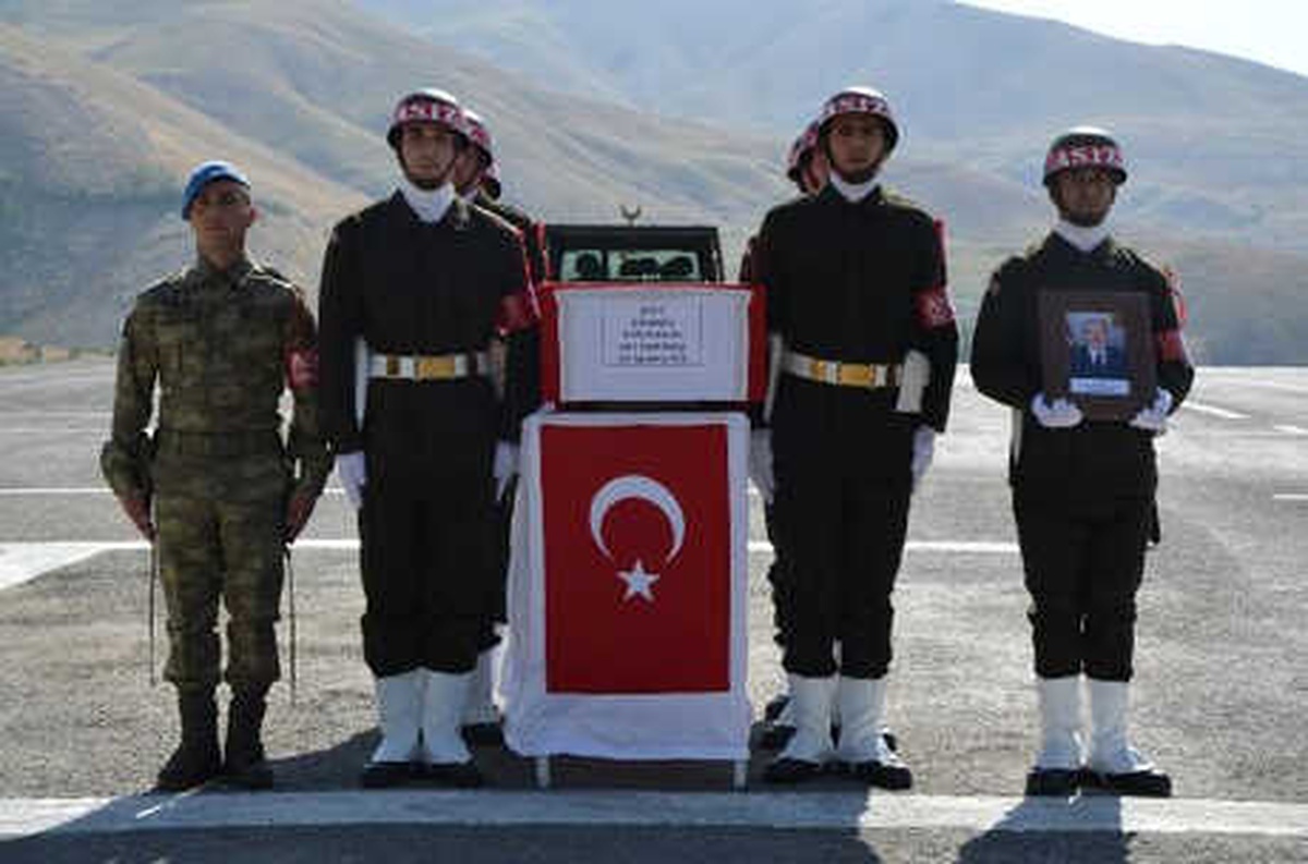 Şehit Güvenlik Korucusu İçin Hakkari\'de Tören