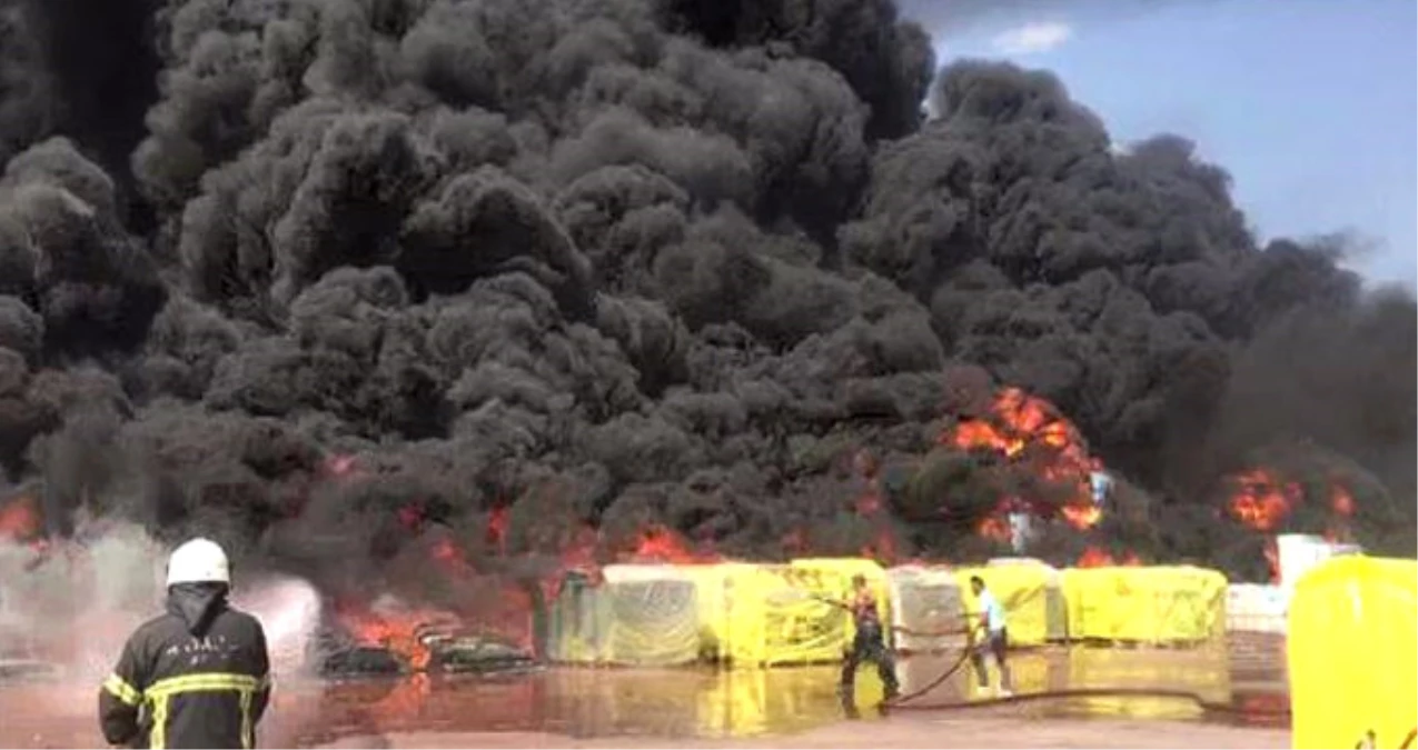Antalya Organize Sanayi Bölgesi\'nde Korkutan Yangın!
