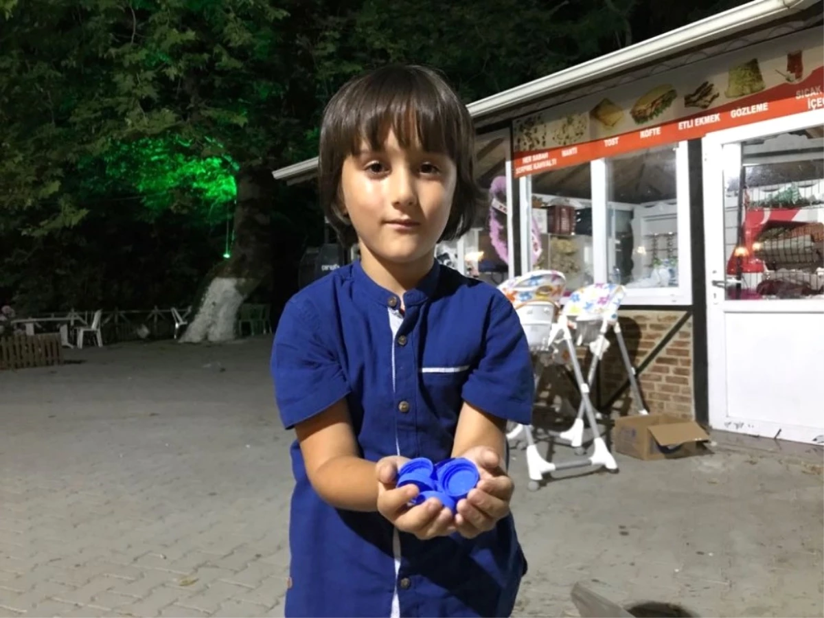 5 Yaşındaki Çocuk, Engelliler İçin Mavi Kapak Topluyor