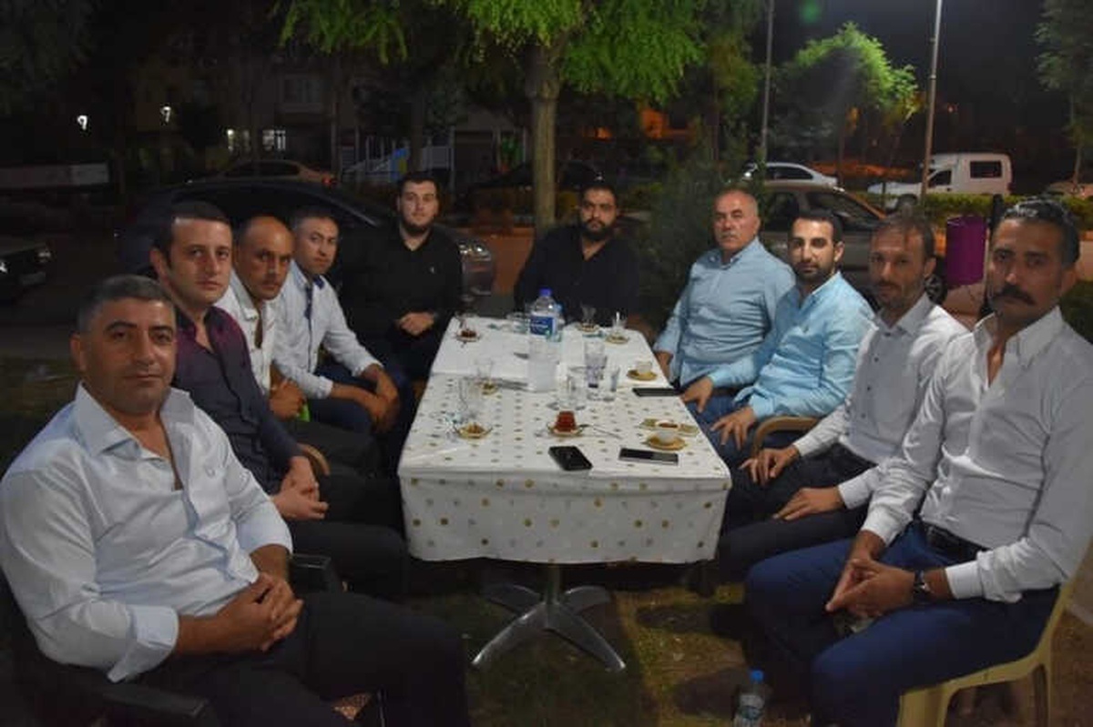 AK Parti\'li Gök, Sosyal Medyadan Gelen Çay Davetlerine Katıldı