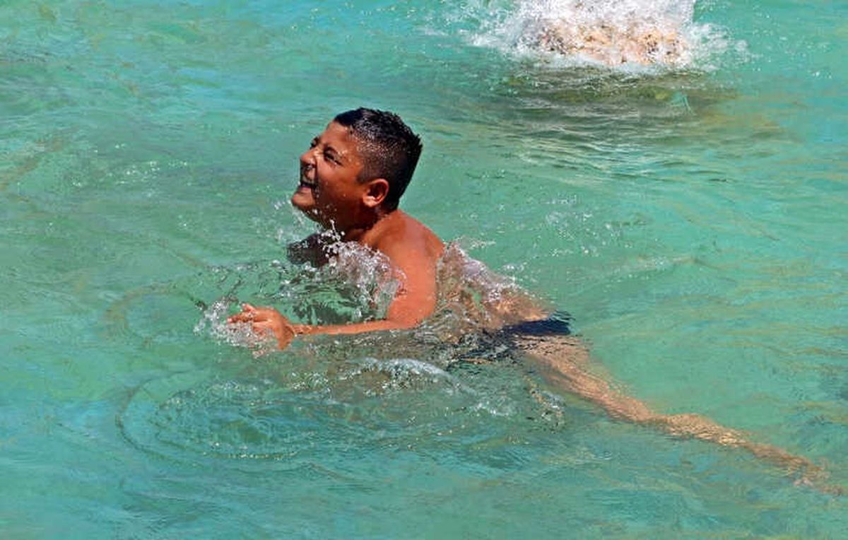 Antalya\'da Çocukların Süs Havuzu Keyfi