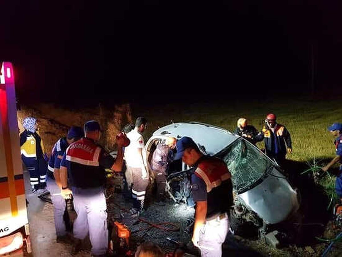 Aslanapa\'da Trafik Kazası: 2 Yaralı