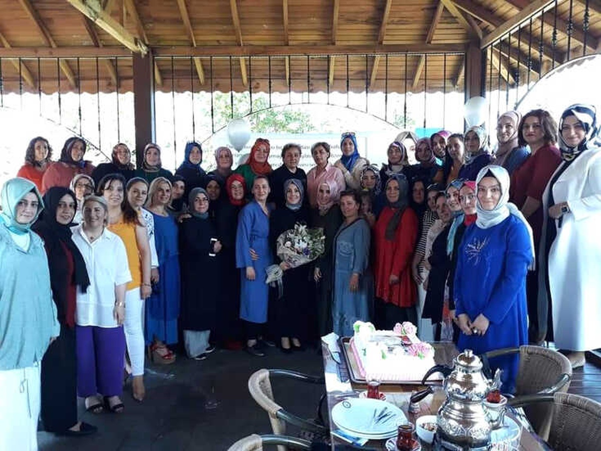 Ayvazoğlu\'na Kadın Kollarından Sürpriz Karşılama