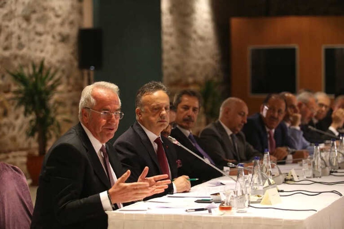 Bakan Albayrak: "Orta Vadeli Programın Hazırlanması İçin Ekonomi Alanındaki Tüm Paydaşlarımızla...