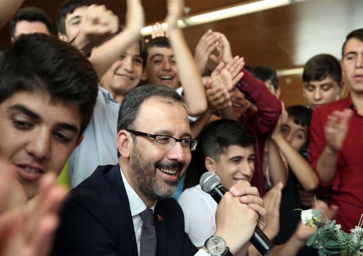 Bakan Kasapoğlu \'Maça Götürme\' Sözü Verdi