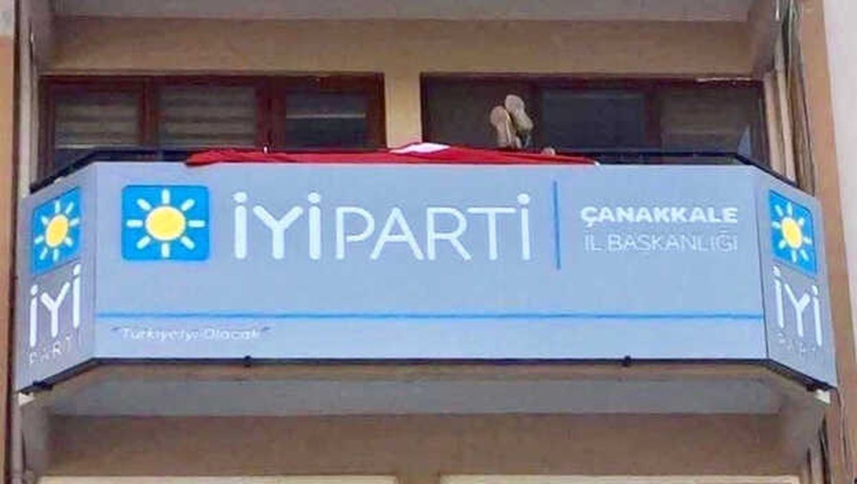 Başkan Yıldız\'dan Türk Bayraklı Tepki