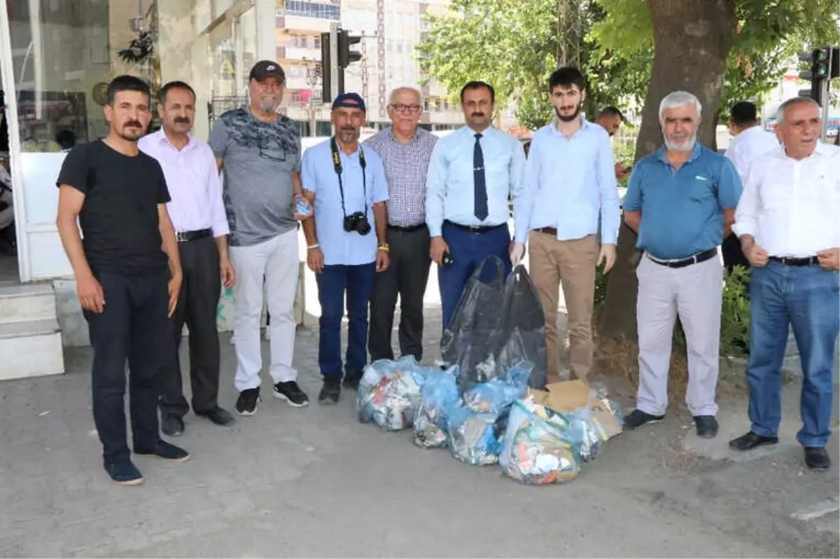 Batmanlı Gazeteciler Çöp Topladı