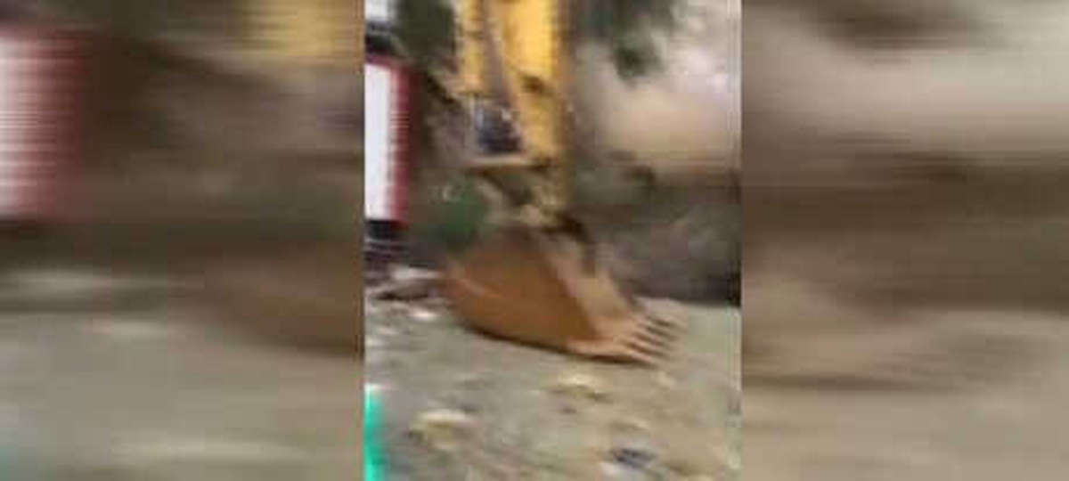 Bina Çökmeden Önce Yaşanan Toprak Kayması Kamerada