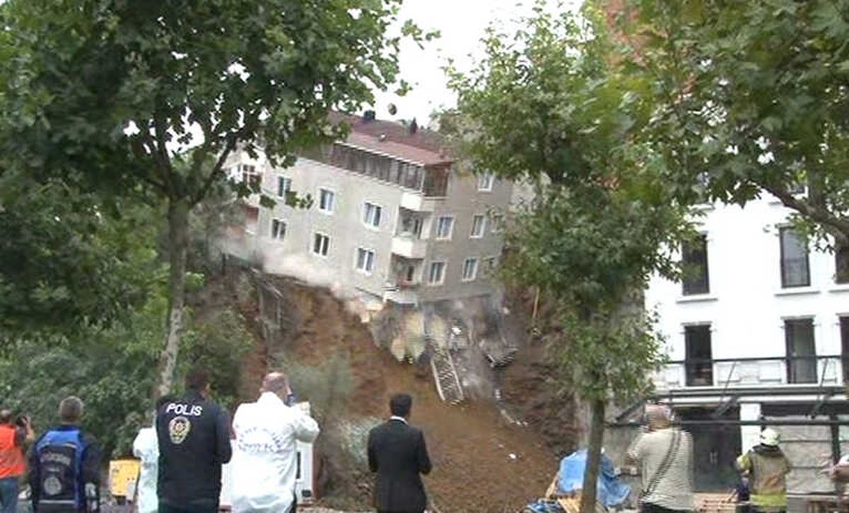 Binanın Çökmesi Nedeniyle Bu Yol Geçici Süreyle Trafiğe Kapatılacak