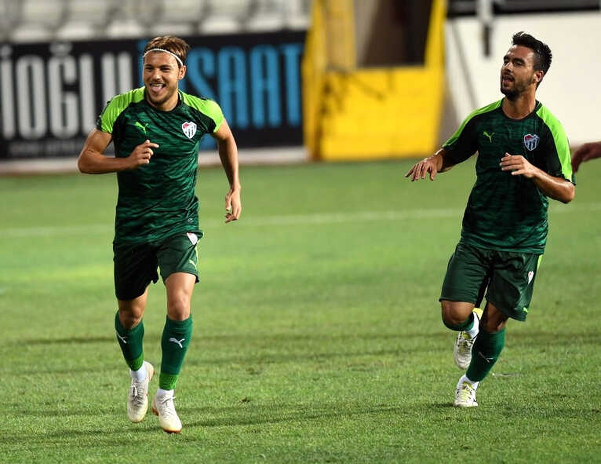Bursaspor, Ümraniyespor\'u 2 Golle Geçti