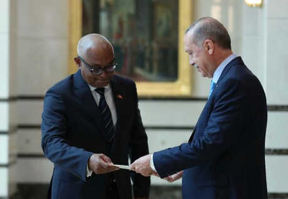 Cumhurbaşkanı Erdoğan\'a,  Angola Büyükelçisi Patricio\'dan Güven Mektubu