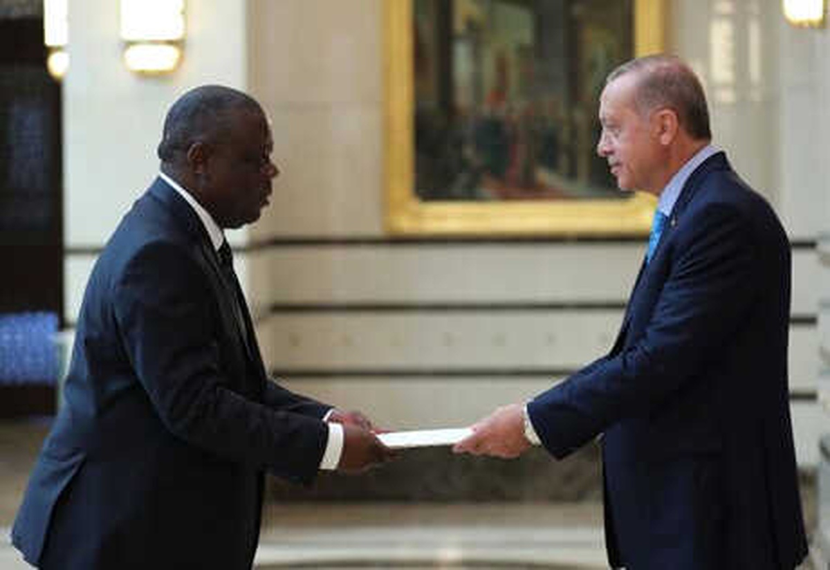Cumhurbaşkanı Erdoğan\'a Zambiya Büyükelçisi Chilengi\'den Güven Mektubu