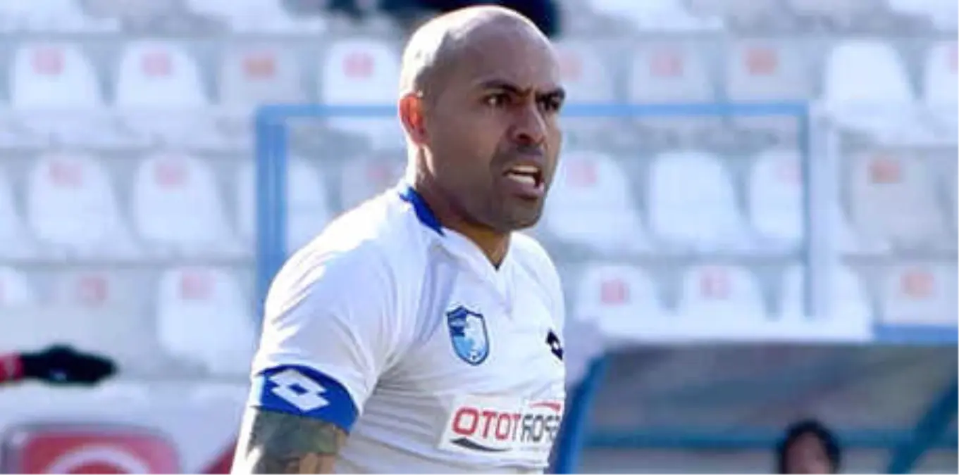 Erzurumspor\'da Nobre ve Burhan Eşer ile Yollar Ayrıldı