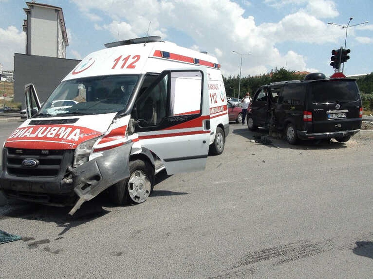 Hamile Kadını Taşıyan Ambulans Kaza Yaptı: 5 Yaralı