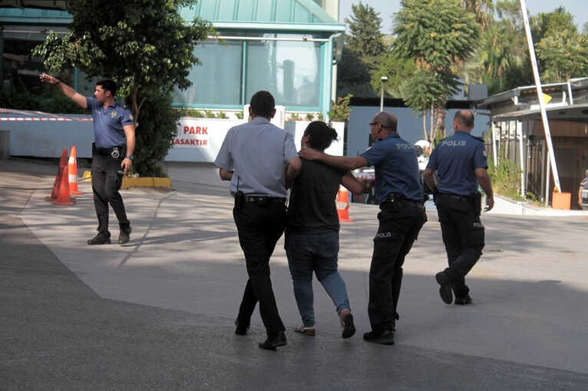 Hastane Önünde Şüpheli Çanta ve Kadın Paniği