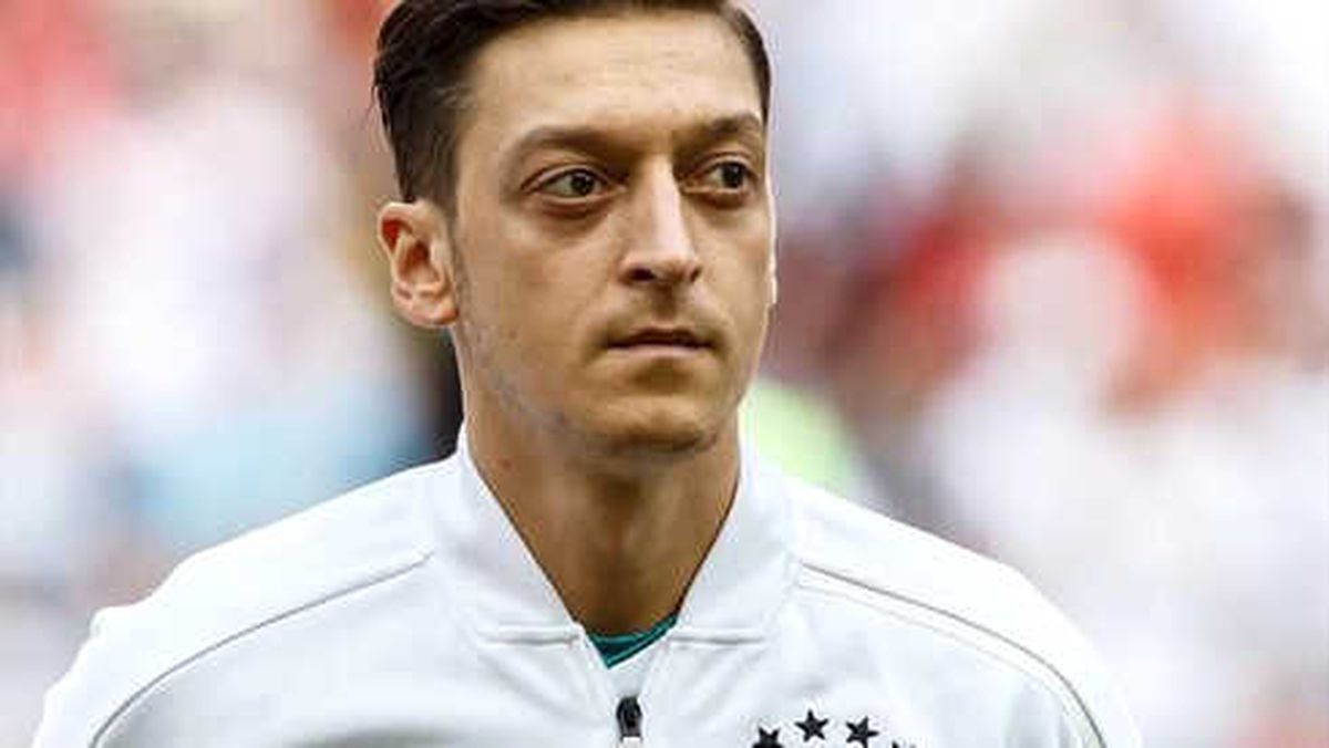 Irkçılık Mesut Özil\'e Milli Takımı Bıraktırdı