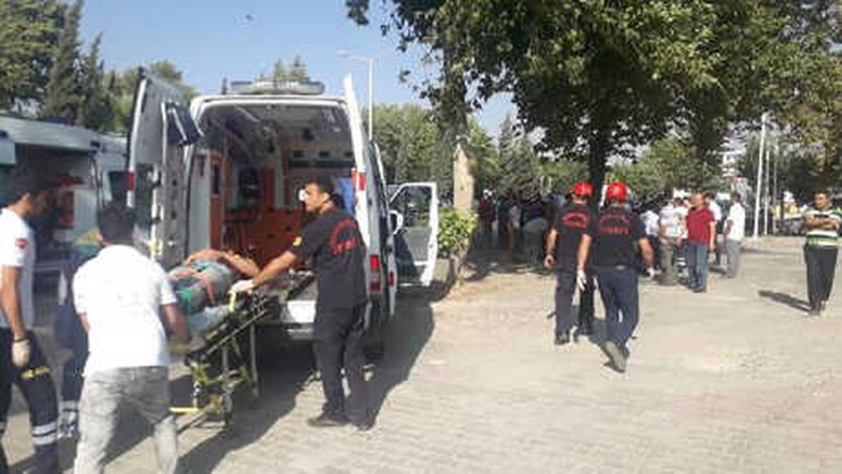 İşçi Servisi ile Otomobil Çarpıştı: 12 Yaralı