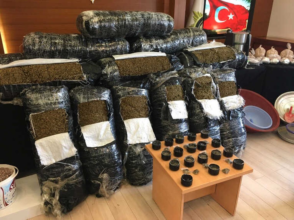 İstanbul\'da Uyuşturucu Satıcılarına Darbe Üstüne Darbe