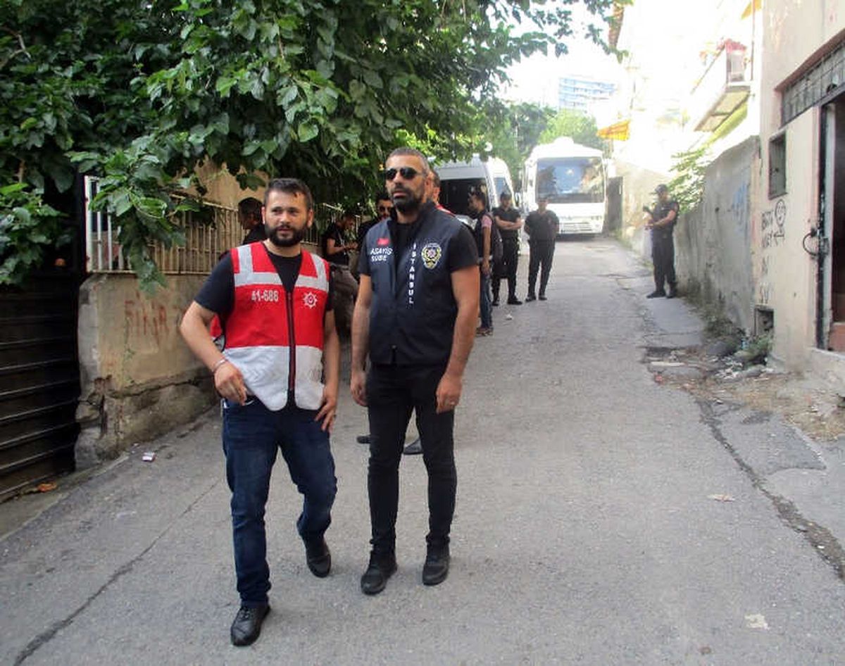 İstanbul Polisinden Kadıköy\'de Narkotik Operasyonu