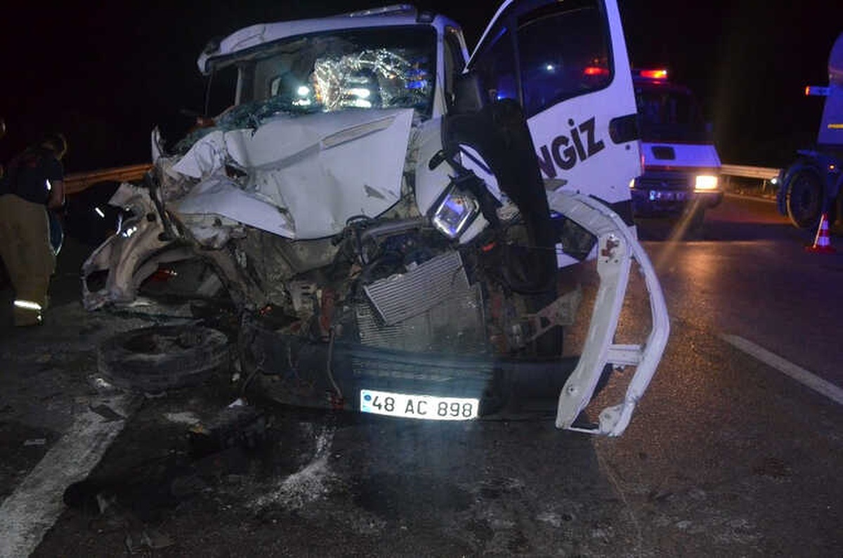 İzmir-Aydın Otobanında Kaza: 1\'i Ağır 3 Yaralı