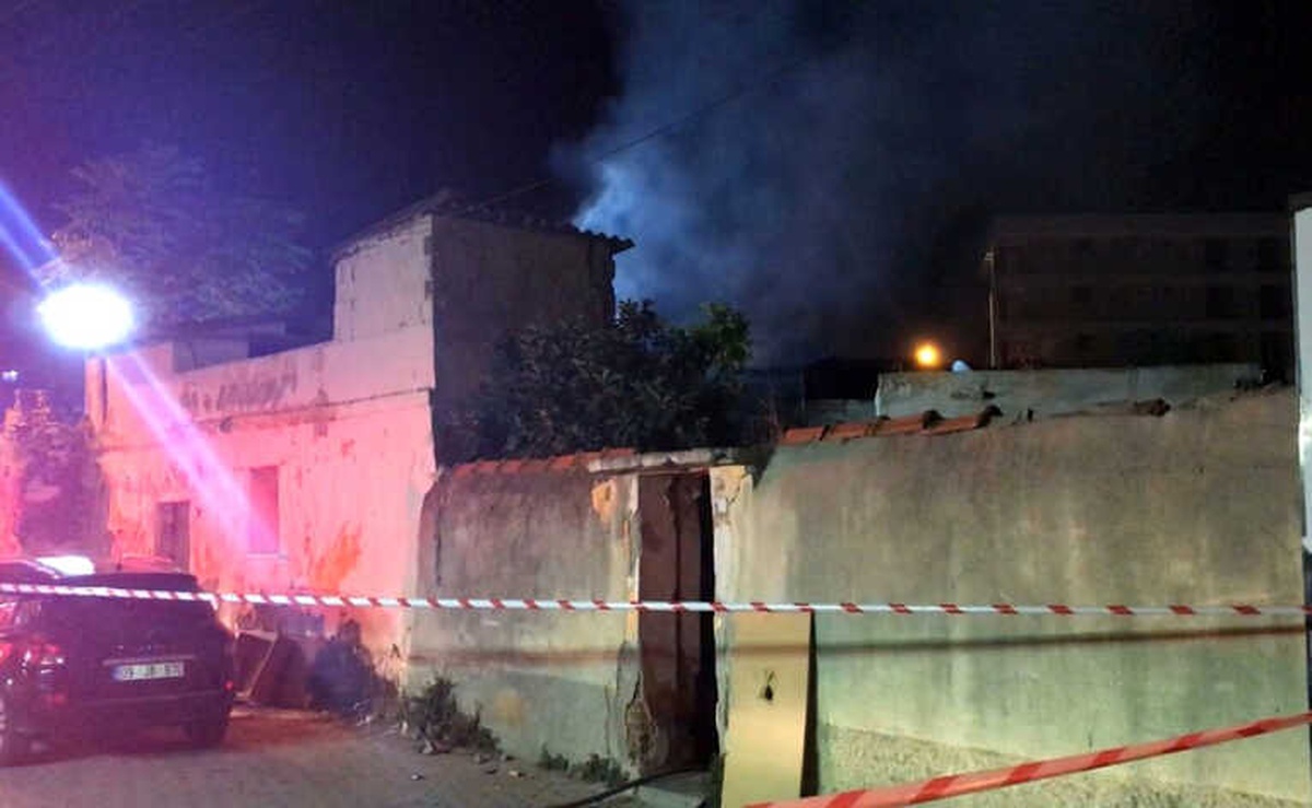İzmir\'de Meydana Gelen Patlama Mahalleliyi Sokağa Döktü