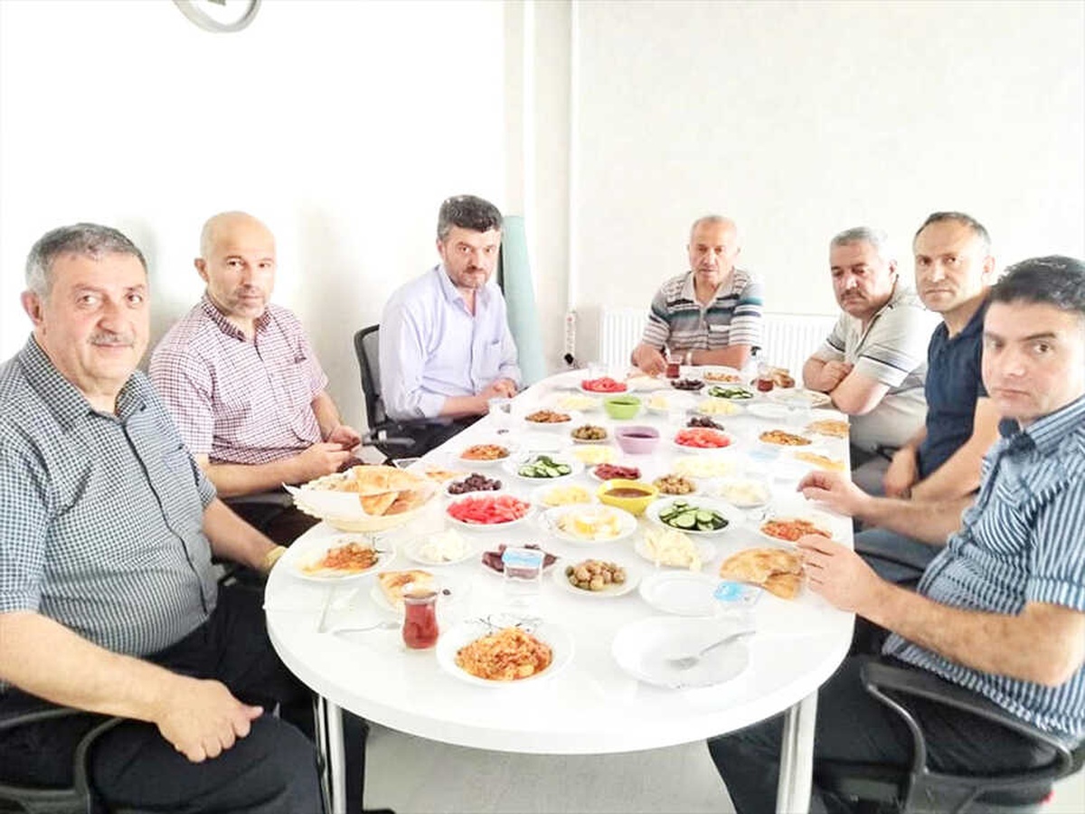 Kaygısuz Gazetecilerle Bir Araya Geldi