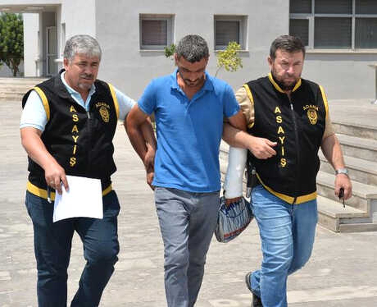 Kolu Kırık Hırsız, Dizüstü Bilgisayarı Sopayla Çaldı