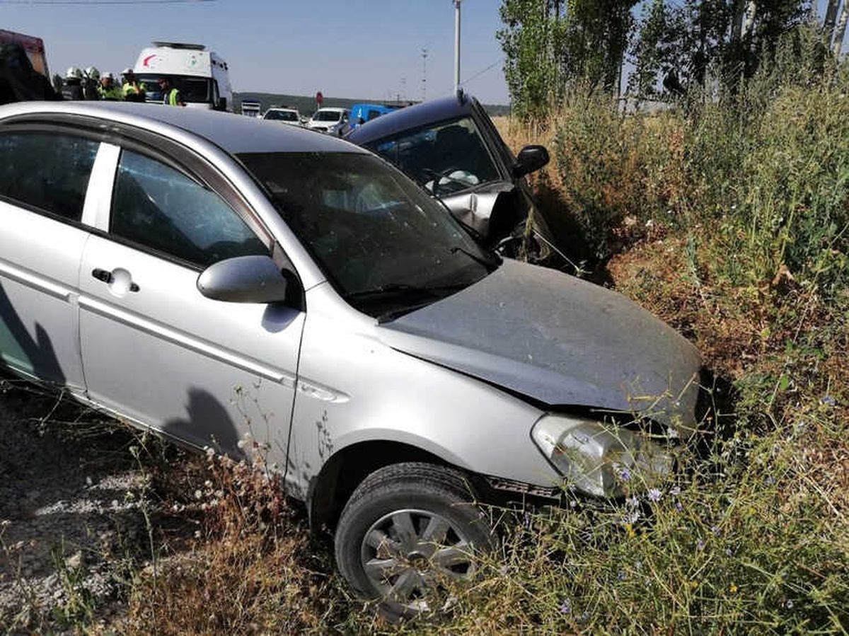 Konya\'da Otomobiller Çarpıştı: 6 Yaralı
