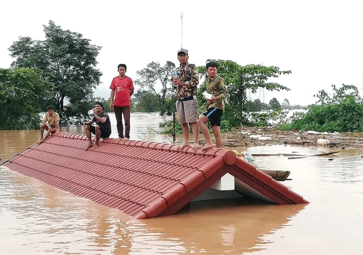 Laos\'ta Hidroelektrik Barajı Çöktü