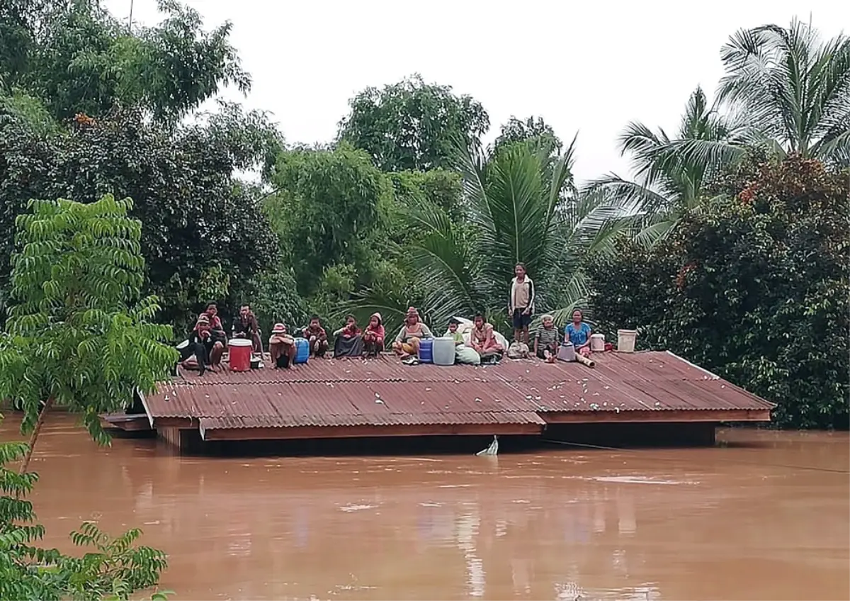 Laos\'ta Hidroelektrik Barajı Çöktü