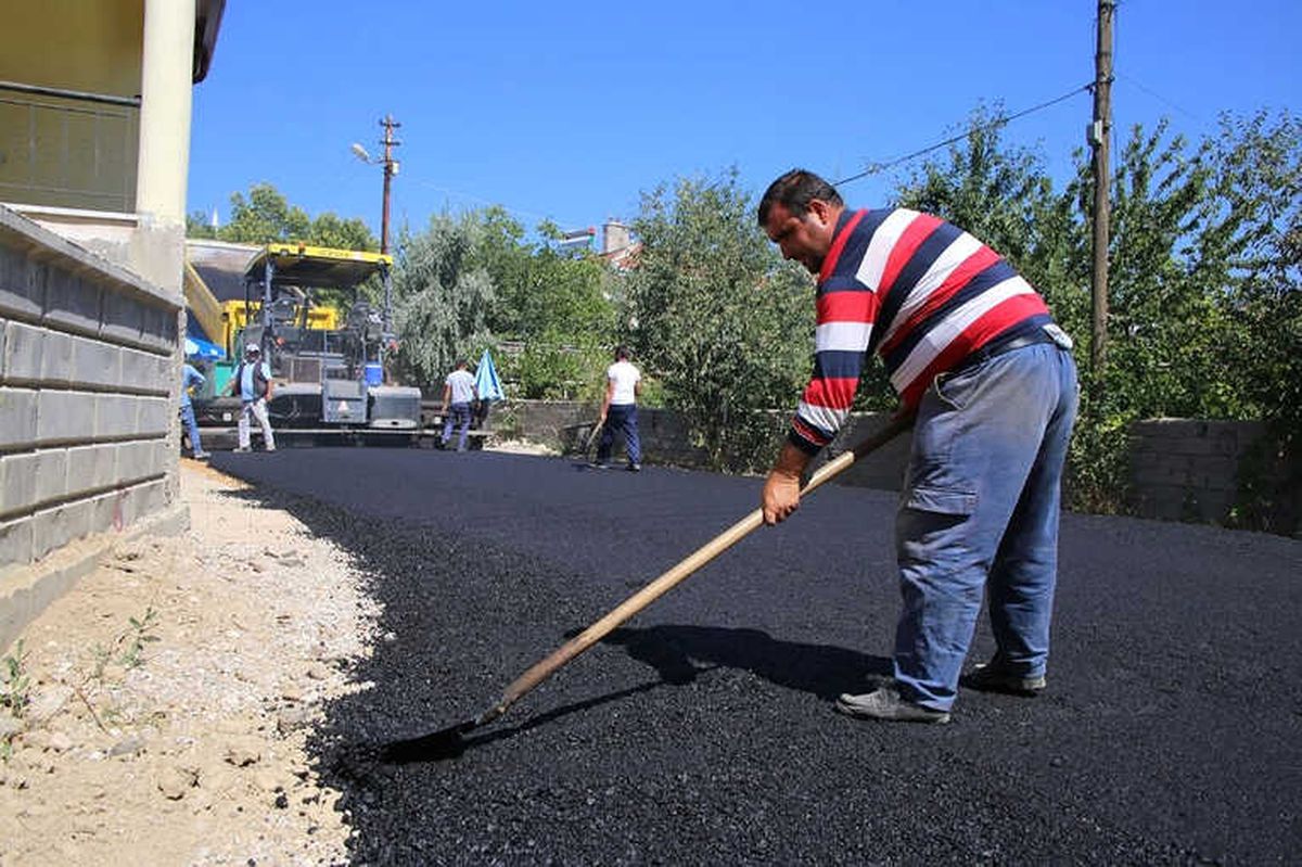 Larende ve Sümer Mahallelerinde Asfaltlanmamış Yol Kalmadı