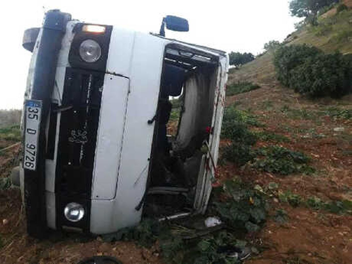 Minibüs Şarampole Uçtu: 16 Yaşındaki Sürücü Öldü, 2 Yaralı