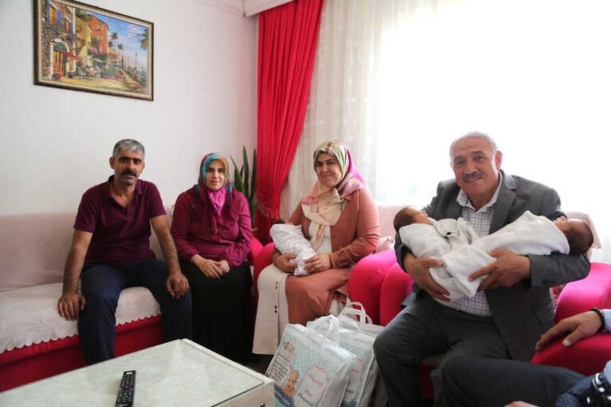 Niğde Belediye Başkanı Özkan\'dan Üçüz Bebeklere Ziyaret