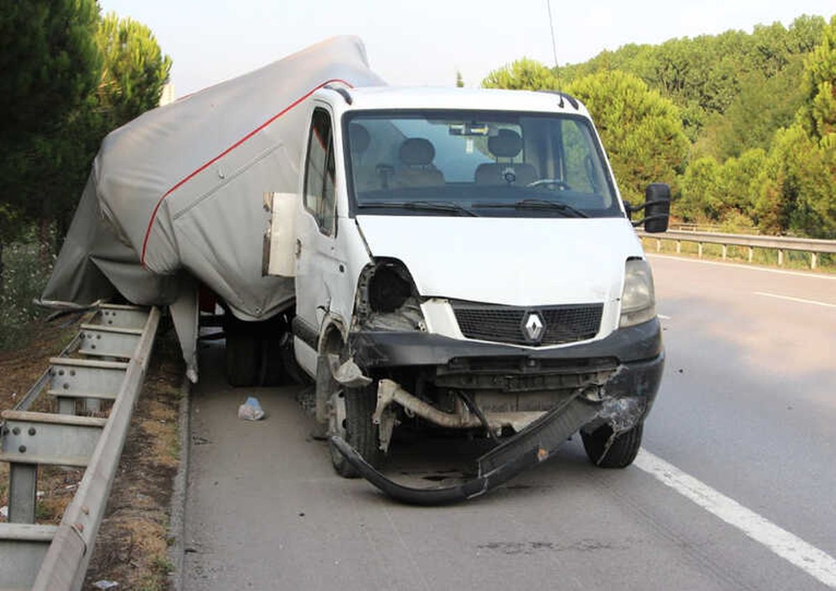 Sakarya\'da Trafik Kazası: 4 Yaralı