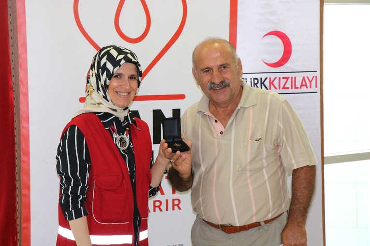 Samsun\'da Düzenli Kan Bağışçılarına Madalya ve Plaket Verildi