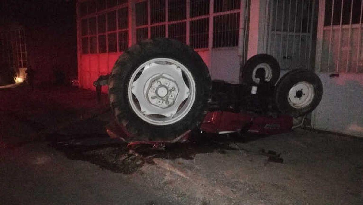 Samsun\'da Traktör Devrildi: 2 Yaralı