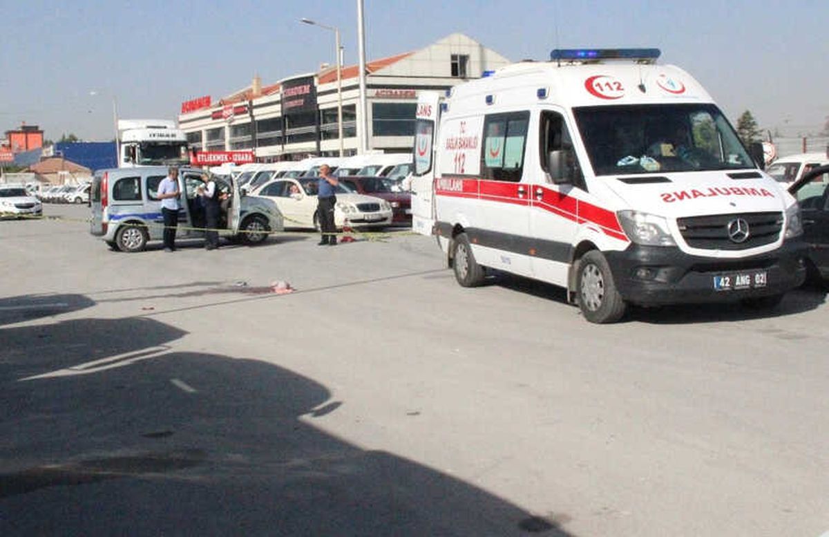Tabancayla Vurularak Araçtan Atılan Kadın Hayatını Kaybetti