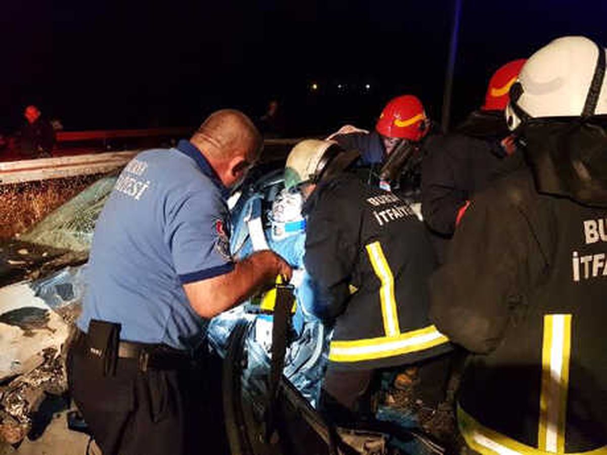 Ters Şeride Giren Otomobil, Hafif Ticari Araçla Çarpıştı: 7 Yaralı