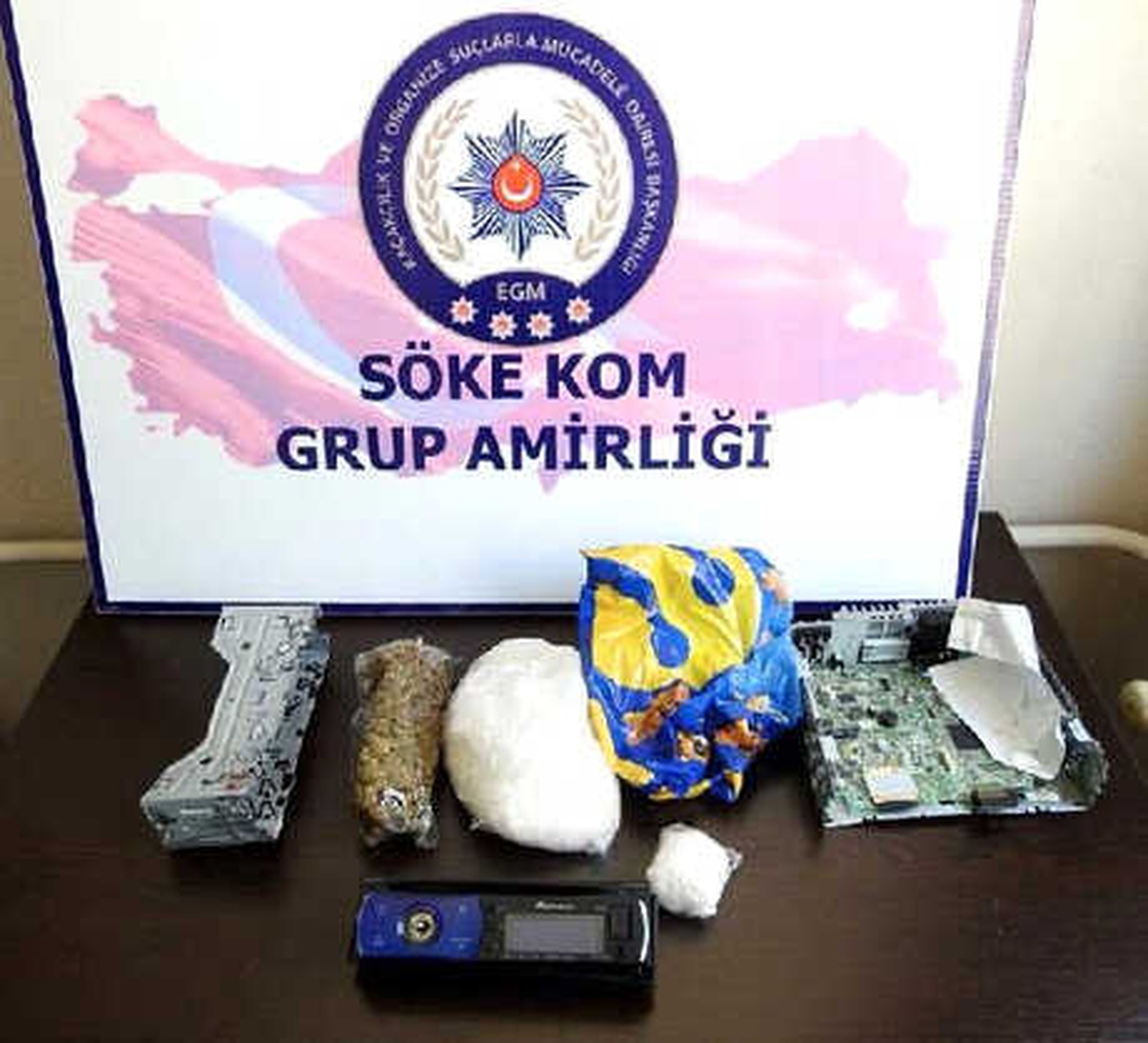Uyuşturucuyu, Otomobilin Teyp Bölümüne Saklamışlar