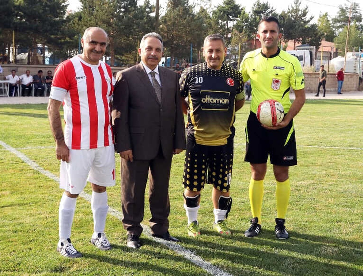 Van Büyükşehir Belediyesinden \'Birimler Arası Futbol Turnuvası\' Başladı