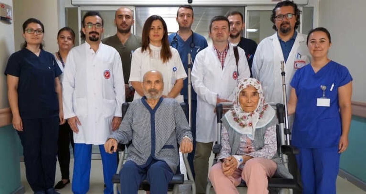 88 ve 86 Yaşındaki Hastalara Tavi Yöntemi ile Kalp Kapağı Takıldı