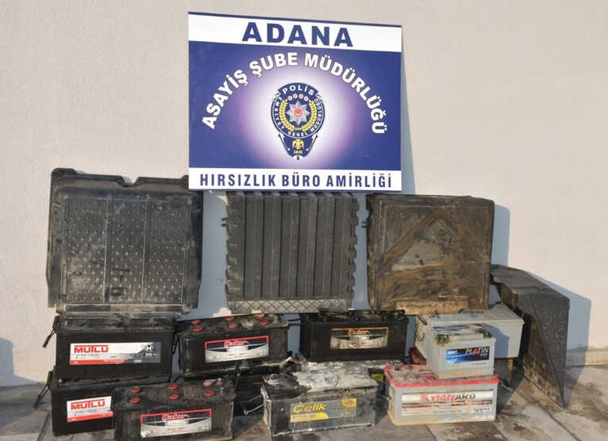 Adana\'da 6 Günde 8 Otomobilin Aküsünü Çalan 2 Kişi Yakalandı