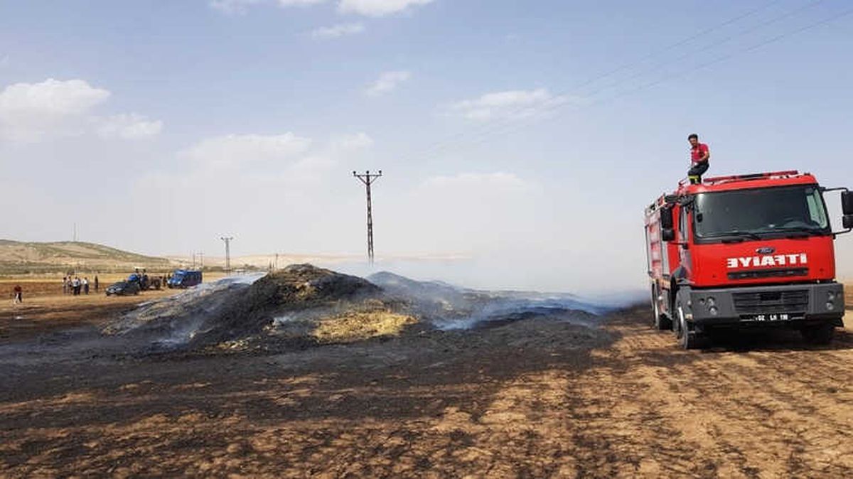 Adıyaman\'da 160 Ton Saman Yandı