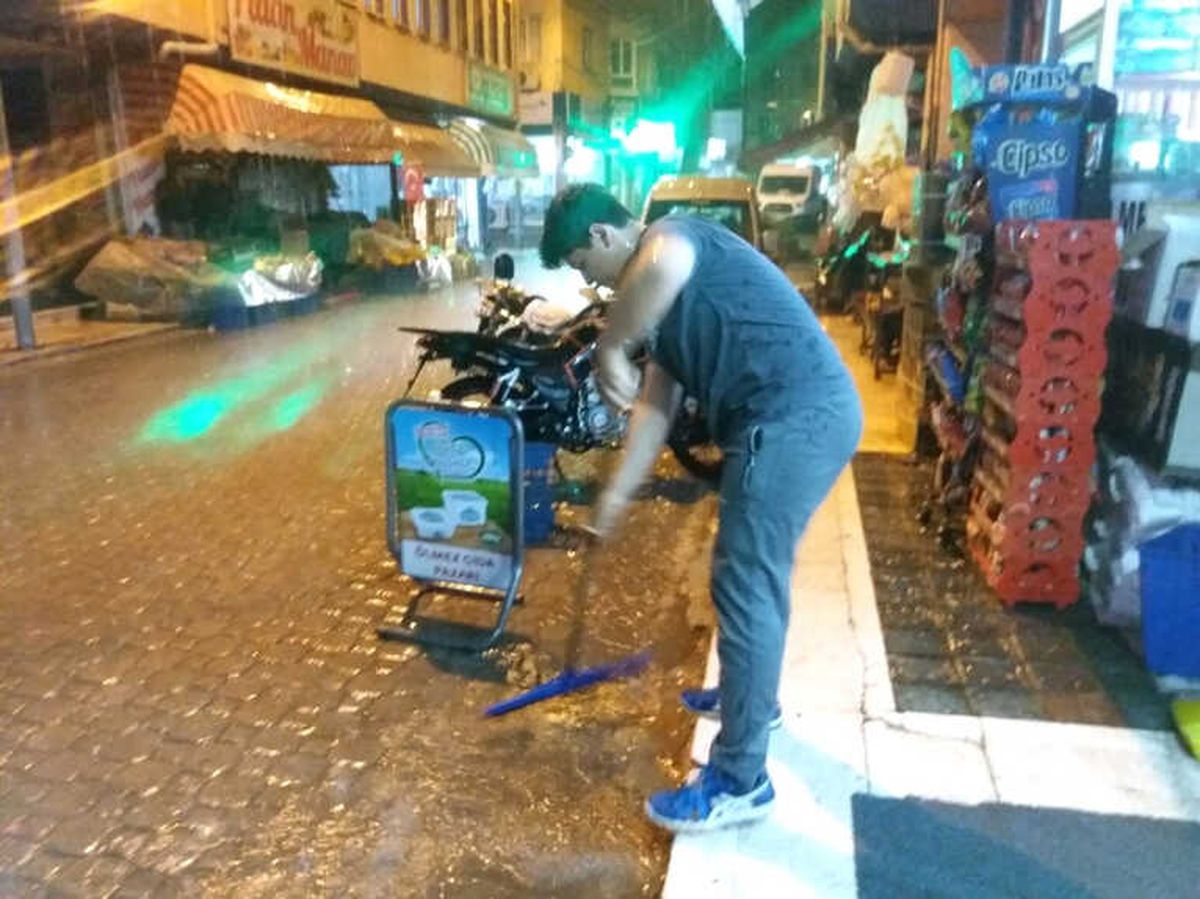 Afyonkarahisar\'da Şiddetli Yağış Korkuttu